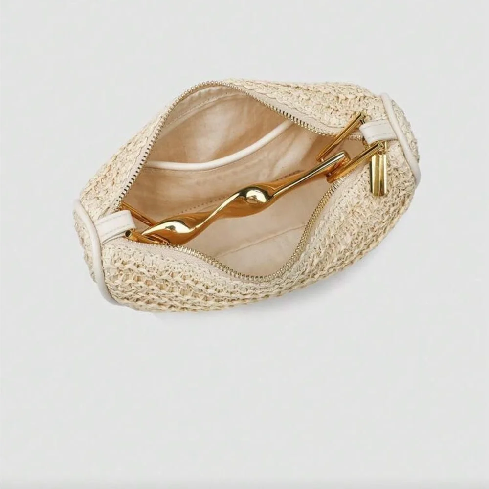Elegant Cream Woven Handbag - Picture 10 of 10